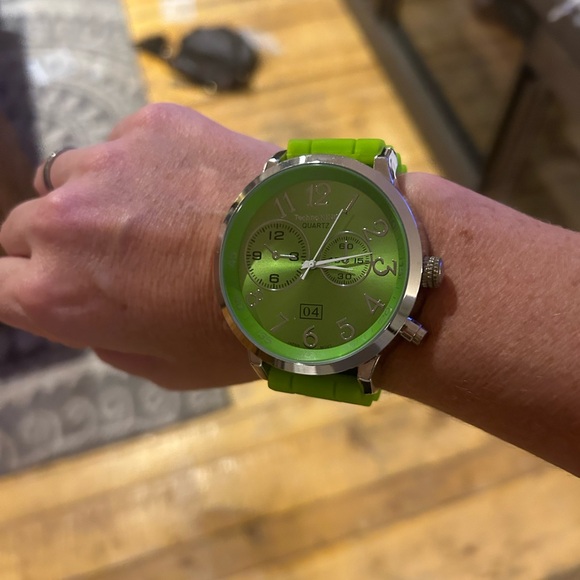 Large oversized men’s or woman’s watch - Picture 10 of 10